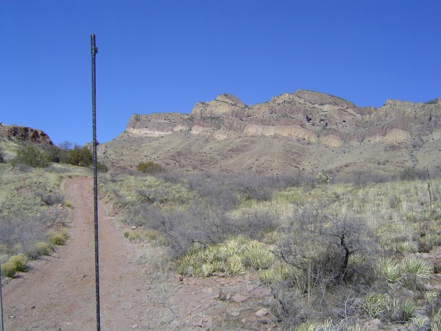 A view of similar mountains.